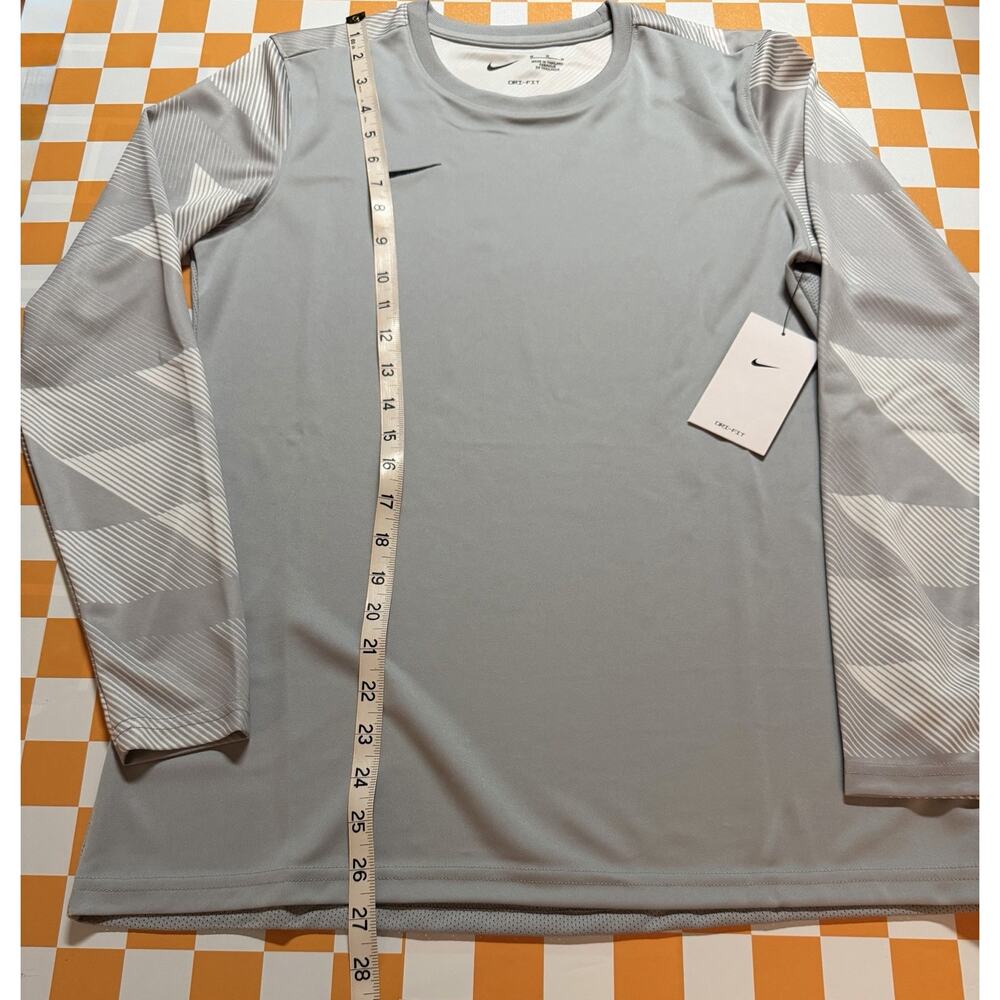 Nike Dri-Fit Grey Activewear Long Sleeve Shirt Women’s Med. NWT - Picture 4 of 7